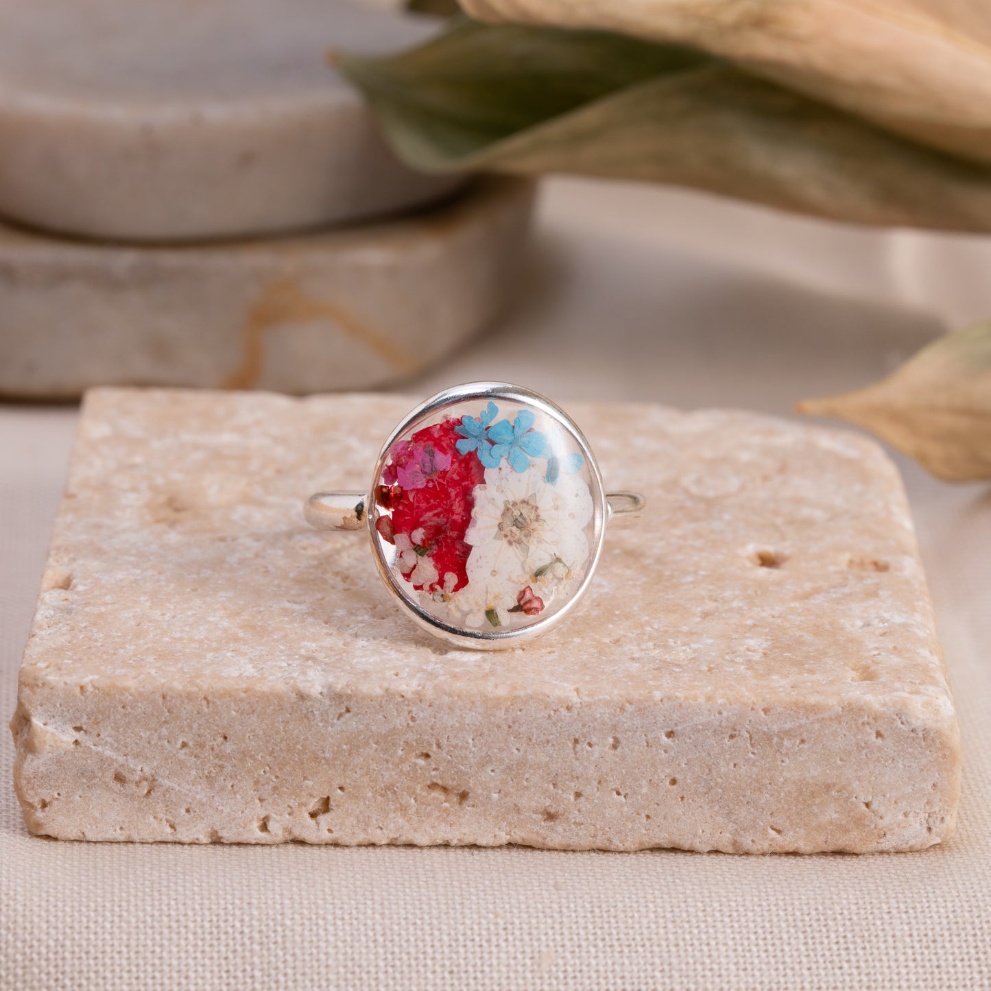 Pressed Flower Ring in Resin – Handcrafted Sterling Silver Design