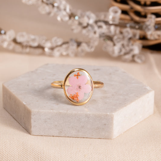 Minimalist Gold-Filled Ring with Pressed Flowers – Artisan Jewelry