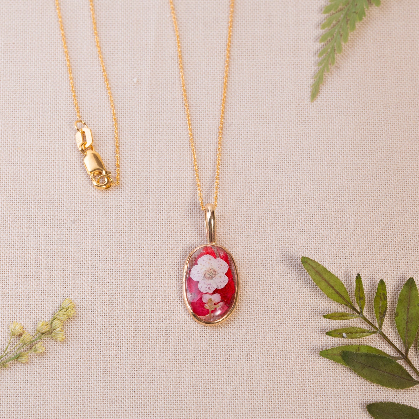 Gold-Filled Necklace with Pressed Flowers – Handcrafted Jewelry