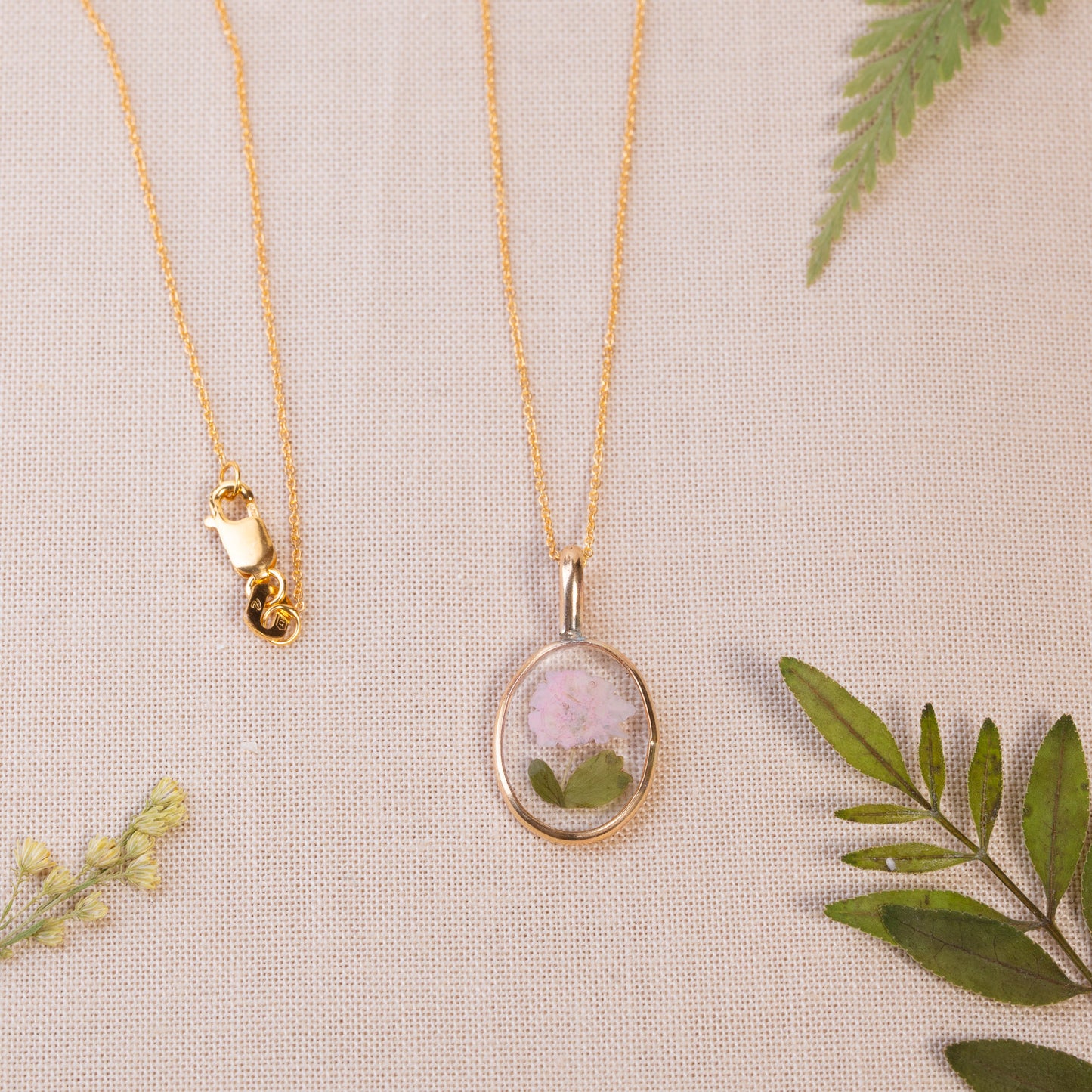 Gold-Filled Pressed Flower Necklace – Nature-Inspired